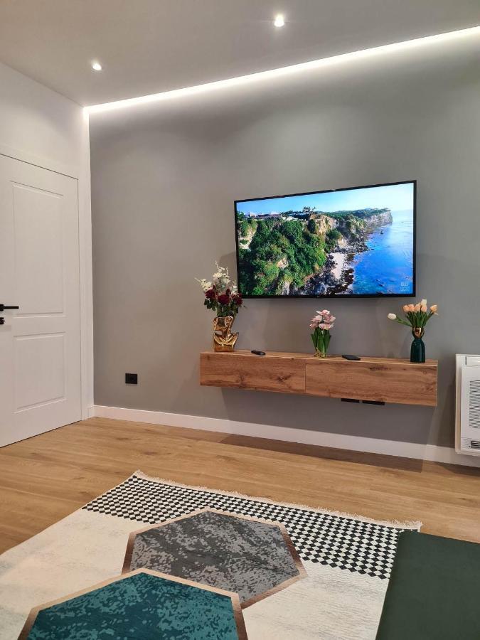 Grey Luxury Apartment Gjirokastër Extérieur photo